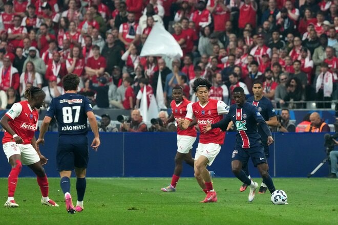 運命の大一番！サッカー日本代表・伊東純也、中村敬斗、関根大輝が語った｢世界一のクラブ｣と｢降格プレーオフ｣(1)純也＆敬斗いつものルーティンと作れない攻撃の形｢準優勝は奇跡ですね｣【激闘33連写】の画像010