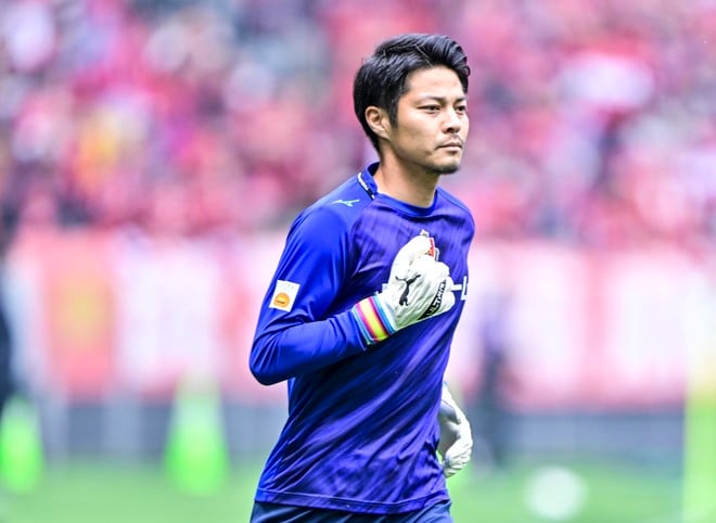 【10人で磐田に勝利した名古屋。36歳GK武田洋平の、ただの代役ではない存在感(2)】「年齢は関係ない」――武田の向上心を刺激した対戦相手・川島永嗣の存在の画像