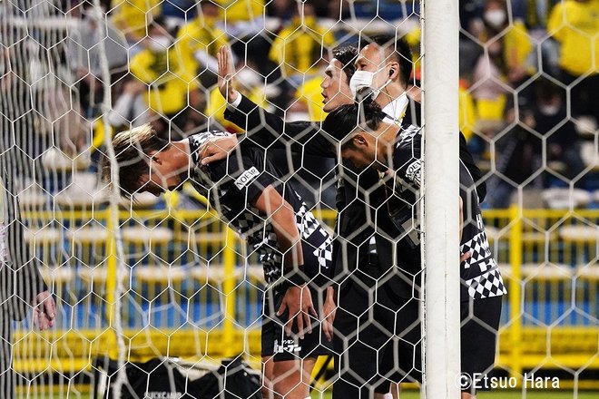 【柏ー神戸】「胸糞乱闘危機」を直前回避したファインプレー 原悦生PHOTOギャラリー「サッカー遠近」 の画像
