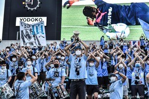 「動画だけで鳥肌立つ」「電車の中で号泣しそう」セレッソ大阪戦前の「川崎フロンターレサポーターの動画」にSNSが涙の嵐！ 家長昭博＆脇坂泰斗も“手で応えた” 現地参戦組の声！の画像