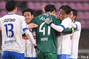 J2水戸ホーリーホックが貫く攻めの姿勢！ 2年連続の筋肉写真集に「6パック脇がやべぇ」「ウチでやったら失神者続出」など驚愕の声の画像