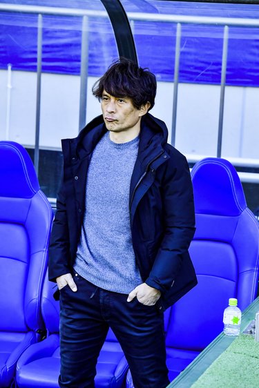 宮本恒靖 電撃解任 1 関係者が明かす 壁を向いて完全無視事件 のコミュニケーション難 サッカー批評web