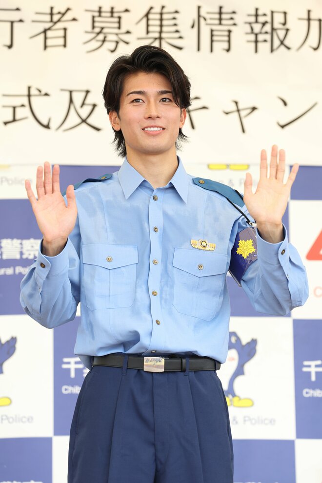 【画像23枚】中村敬斗の警官姿に｢カッコいい｣大歓声！千葉県警｢闇バイト防止｣イベント密着(2)革靴で神技リフティング！悩める中学生へ世界基準のアドバイスもの画像015