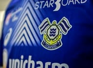 大住良之の｢この世界のコーナーエリアから｣第163回｢ヴァンフォーレ甲府は三角形にすべし｣(2) モチーフは｢名将｣の旗印、還暦クラブが成し遂げた｢FC東京｣に次いでの偉業と｢ACL史上初｣の快挙の画像