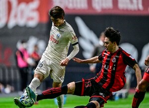 NMB48の人気メンバーが札幌―川崎の「ユニフォーム観戦姿」公開で、「超ミニスカ姿の美人さんって思ってました!!」などの目撃談続々！「実物は死ぬほど可愛い」の声もの画像