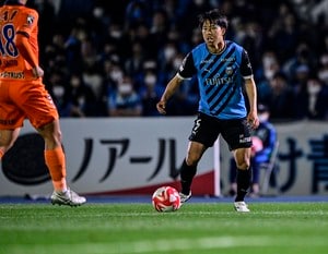 川崎・佐々木旭が語る、脇坂泰斗へのアシスト場面での小林悠の働き。「そこに入ってくれることによってマイナスが空く」の画像