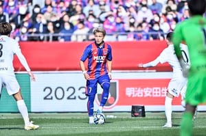 「早く海外行ってほしい」FC東京・松木玖生の2年目・開幕戦で見せた「魂のスライディング」映像が反響！ 「ガビとかもそうだけど」と、バルセロナの選手と比較する声も飛び出るの画像