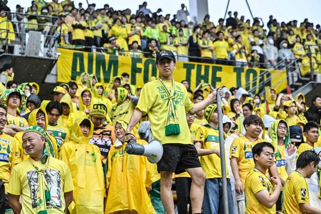 【千葉サポーターアルバム】雨の中で首位堅持のチームを後押しした「ジェフユナイテッド千葉のサポーター写真99枚」！ ゴール裏の熱狂ショット「ジェフユナイテッド千葉ーベガルタ仙台」の画像004