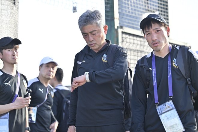 【川崎フロンターレアルバム】サウジアラビア到着翌日4月23日のジェッダ市内での「コーチングスタッフ＆クラブスタッフ写真」と「選手と子どもたちの交流写真」合計98枚！の画像004