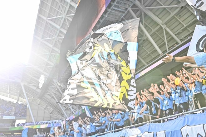【サポーターアルバム】敵地で勝利を掴んだ川崎フロンターレのサポーター写真75枚！ 圧巻の応援で勝ち越し導く「サンフレッチェ広島ー川崎フロンターレ」の画像048