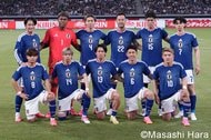 ｢フレンキーのパス、日本のDF陣は阻止できるか⁉︎｣オランダ代表の合宿映像公開！バルセロナ所属29歳MFの卓越したプレーに要警戒！｢調子が良さそうで困ります｣の画像