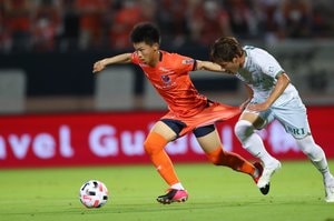 J2“激アツ”移籍市場(2)昨季クラブワースト15位！出直しの大宮は「背番号10」流出危機の試練【J2のミカタ特別編～21年「J1昇格」への選手補強査定＜5＞】の画像