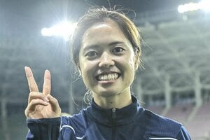 なでしこ長谷川唯と元相棒の再会＆抱擁ショット公開！｢良いシーンだった｣｢二人にあるのは、リスペクト｣相思相愛コンビがマンC対アーセナルの激闘後に満面の笑みの画像