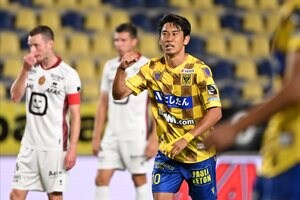 ｢カッコいい｣!! 元サッカー日本代表・香川真司とサニブラウン・ハキームとの｢2ショット画像｣を公開! ドルトムントユニフォーム着用画像に｢レジェンドだ｣など大反響【画像】の画像