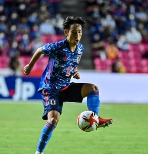 「英語ペラペラ」「堂々としてる」元日本代表MF三好康児がイングランド2部バーミンガム移籍決定で見事な英語力を披露！「コミュニケーション問題なさそうね！」の声の画像