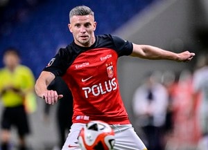 「関西大のGKやば」浦和の9番が放ったロングシュートとそれを止める大学生GKの攻防にファン熱視線！ 延長まで戦った天皇杯の激戦で見られた好プレーの画像