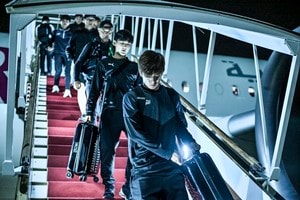 【ACLE準々決勝に向けた「川崎フロンターレ完全密着ドキュメント」(1)】Jリーグ全体で協力したチャーター便で移動したチームと荷物。「リラックスしていた」の声もあった機内での様子の画像