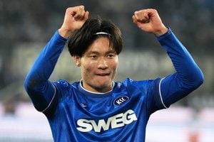 ｢師王くん、ノッてるー｣直近7戦4発のケチャドバ状態！22歳の逸材FW、鋭い切り返しから右足一閃！ 今季5点目に｢A代表まで上がってこい｣の画像