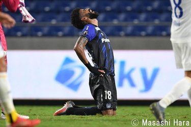 J1分析 試合後に響いたg大阪 パトリックの絶叫 ガンバ大阪対ベガルタ仙台 気持ちを行動で示すことができるか 1 サッカー批評web