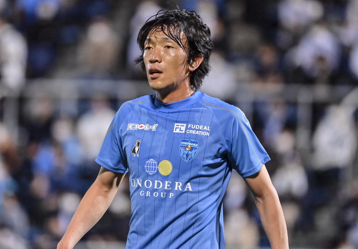 横浜FCユニフォーム 中村俊輔選手 - ウェア