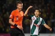 「これ見てるとまだまだやれそうなんだけどね」サッカー元日本代表MF中村俊輔のFK動画にファン悲痛の声! 引退報道のレジェンドが見せたニッパツでの雄姿の画像