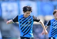 「マジで見たかったなぁ〜‼︎ 」“冬の女王”広瀬香美がJ2熊本の試合で「真っ赤な特製ユニフォーム姿」で応援ライブ実施! 圧巻パフォーマンスに感謝と感動の声が相次ぐの画像