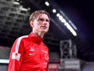 「神の腕立て、貴重」ヴィッセル神戸・イニエスタが同僚との"1対1"に負けて「罰ゲーム」! 練習でのワンシーンにファン反応の画像