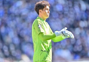 「世界ニュースになってもおかしくなかった」J2甲府GKが狙った超ロングシュートに「決まったと思ったんだけどな～」と惜しむ声…20人の頭上を越した攻撃的プレーの画像