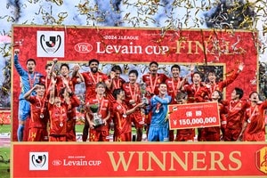 「めちゃくちゃ映ってたよ〜！」名古屋“ガッツボーズお姉さん”がルヴァン杯優勝ガッツポーズショットを公開！「今季最大のグラほー！」「全力お姉さん素敵っ」の声の画像