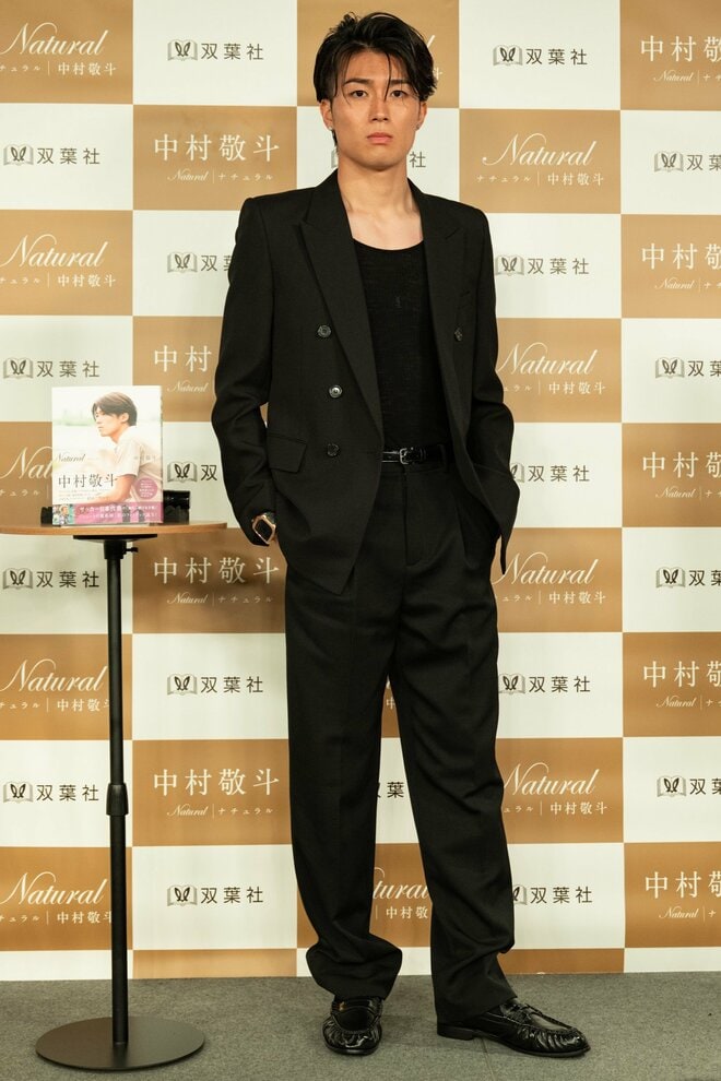 「俳優よりかっこいいのでは??」中村敬斗のフォトブック出版記念イベント出席“大人ショット”に反響!「スーツ姿の敬斗くん反則すぎる」「メロメロにしたんだろうな」の声の画像