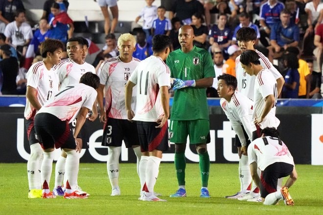 パリオリンピック男子サッカー日本代表「激闘の記録」PHOTOギャラリー26枚　親善試合フランス戦　銀メダルに輝いた開催国フランス相手にキャプテン藤田譲瑠チマがゴール！　攻め込まれるも価値ある引き分けの画像017