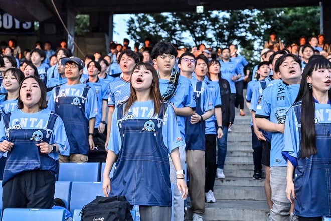 【サポーターアルバム】平日ナイターの試合前から駆け付けた川崎フロンターレのサポーター写真84枚！ 夕日に照らされながらの等々力ショット「川崎フロンターレー横浜FC」の画像058
