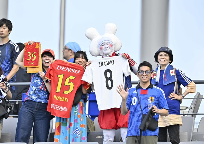 【サポーターアルバム】サッカー日本代表の韓国戦勝利を支えたサポーター写真95枚！ 韓国・龍仁に駆け付けた熱い声援ショット「日本代表ー韓国代表」の画像060