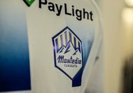 「看板壊れるところ初めて見た笑笑」ルヴァンカップでの「下剋上」ゴール以上に集まる注目ポイント!「スポンサー看板壊すなwww」「看板壊しちゃうほど興奮するのもわかるゴール」などの声の画像