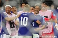 【W杯】｢1つになって闘おう｣竹内涼真、現地スタンドから大声援を送る“共闘ショット”公開！ 打倒ブラジルへ魂のエールに｢熱量が良過ぎる｣｢全力サポート最高｣の画像