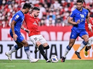 「マジでえぐいて！」「ガクブル」浦和レッズMFダヴィド・モーベルグの「弾丸すぎるミドルシュート」に驚愕の声！ 力と技術が融合したの画像