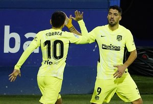 乾・武藤のエイバルに逆転勝利「窮地アトレティコ」を救ったスアレス「異次元の守備意識」の画像