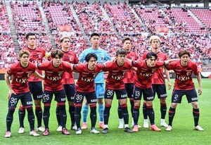 「え？カッコいい!!!」「かわいい！」J1鹿島が発表した「2色展開のベースボールシャツ」が大反響！ 6つの背番号を発表も、すでに2選手が売り切れにの画像