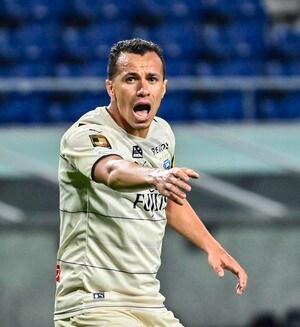 川崎、無敗継続も“因縁の大分戦”で「レアンドロ・ダミアンが筋肉負傷交代」の緊急事態の画像