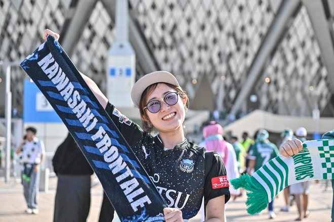 【サポーターアルバム】川崎のアジア王者を願って、ACLE決勝直前にスタジアム前で撮影した83枚のサポーター写真！ 「アル・アハリー川崎フロンターレ」の画像060