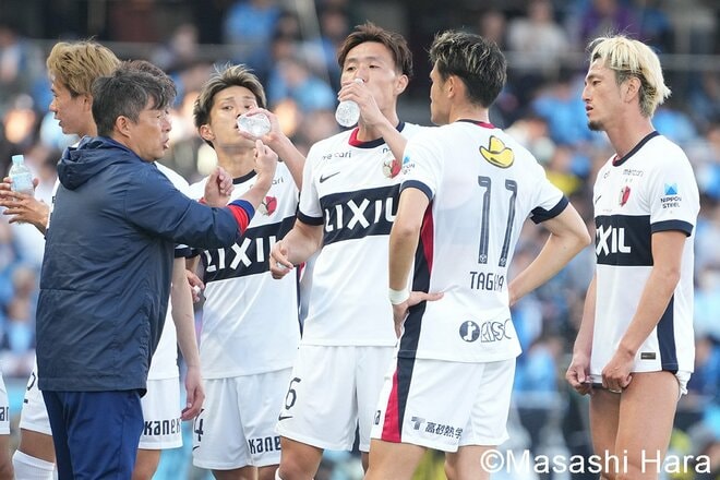 “王者”鹿島の貫禄2発！ 耐えた前半から“10分間の転調”鈴木優磨＆レオ・セアラ弾で敵地・川崎での完封勝ち！今季8勝目で90分無敗継続！ 明暗分けた鬼木達、長谷部茂利の両指揮官【川崎フロンターレvs鹿島アントラーズ】激闘PHOTOギャラリーの画像003