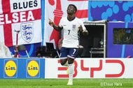 ｢王位継承の瞬間｣｢ここ泣いた！｣メッシ&ヤマルのW杯決勝ピッチ上での“20歳差”抱擁シーンが胸熱！｢伝説から未来へ｣｢1つの時代が終わった感じがする｣の画像