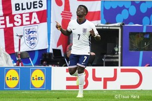 ｢試合が終わればノーサイド｣W杯3位決定戦終了直後のピッチ上での英仏合同の円陣シーンが美しい！｢この光景を見られただけでもこの3位決定戦には意味があったと思う｣の画像