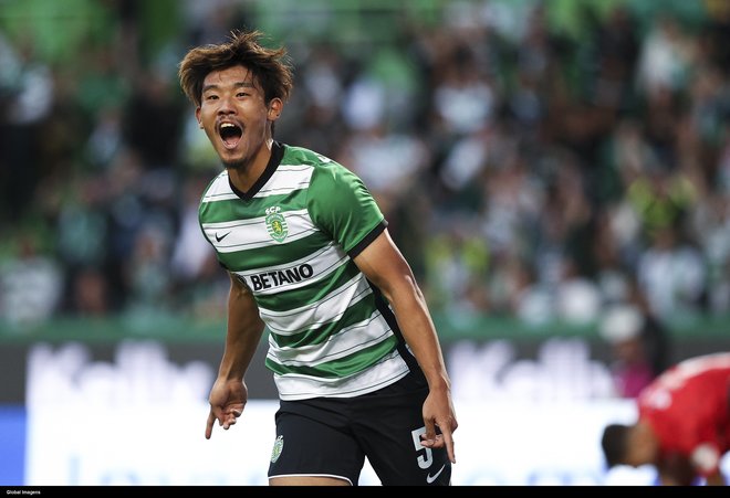サッカー日本代表・守田英正が「移籍後初ゴール」「股抜きヒールアシスト」! MOM選出の大活躍で勝利へ導くの画像