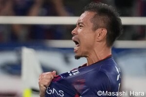 ｢美が爆発｣日本代表DF長友佑都の美人妻・平愛梨、モデル撮影ショットで雰囲気ガラリ｢大人の女って感じ｣の画像