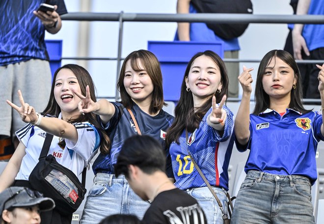 【サポーターアルバム】サッカー日本代表の韓国戦勝利を支えたサポーター写真95枚！ 韓国・龍仁に駆け付けた熱い声援ショット「日本代表ー韓国代表」の画像053