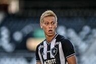 ｢ガチレジェンドじゃん｣元サッカー日本代表FW本田圭佑がクラレンス・セードルフとの"2ショット"を投稿! ｢ACミランの元10番｣のカタールでの再会が話題にの画像