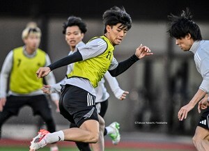 【試合アルバム】「サッカー日本代表練習」大勢のサポーターの前で公開練習！ サウジアラビア戦へ向けミニゲームなど実施「中地拓也 撮影写真」の画像
