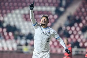 「なにあれ!?ってなった」川崎FWエリソンが闘牛ゴールパフォーマンスに続けて披露した「ピヨピヨダンス」が「可愛すぎるでしょ笑」と話題に！ 締めた両手先を伸ばしてリズミカルなダンス披露の画像