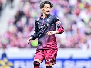 「和みました」J1神戸MF山口蛍の愛犬とのまさかの入場シーンにファンほっこり！「愛犬と入場は斬新」「クロになりたい」などの声の画像